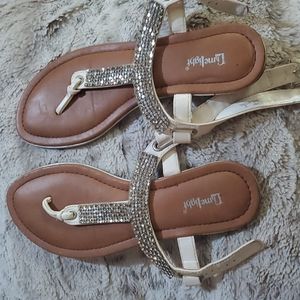 Strap sandals
